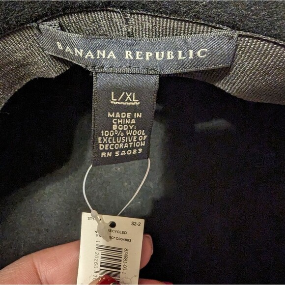 Banana Republic Black wool cloche hat NWT - Picture 3 of 9